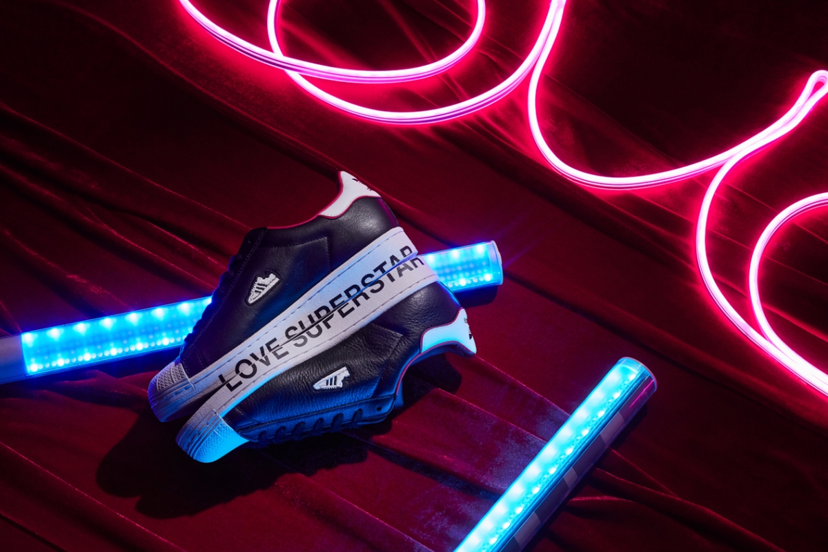 adidas情人節限定CP「暗襯」服  注目心心圖案/LOVE SUPERSTAR鞋